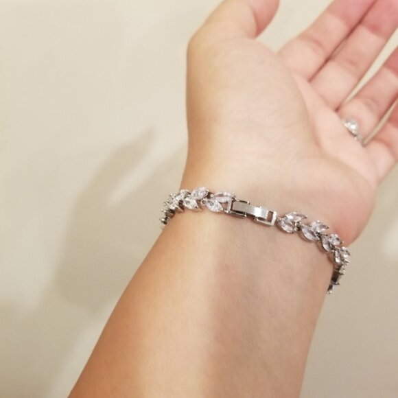 18k White Gold plated Swarovski Women's marquise bracelet - Picture 9 of 11